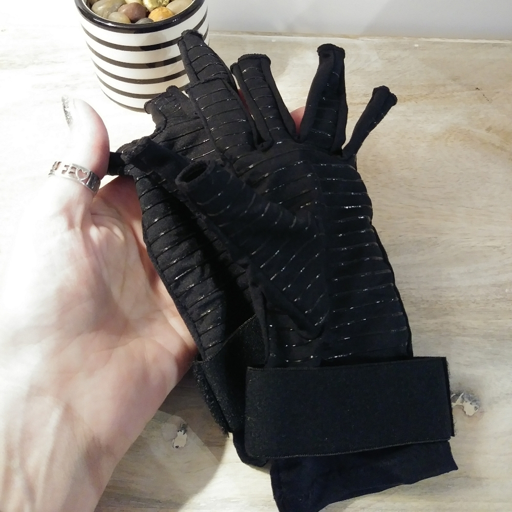 Compression Gloves - Picture 4 of 5